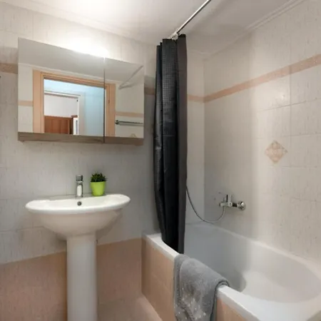 Square Apt
